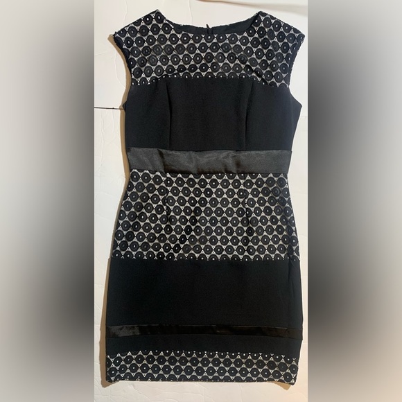 Sandra Darren size 4P Black and White Mixed Media knee length sleeveless dress - Picture 5 of 8